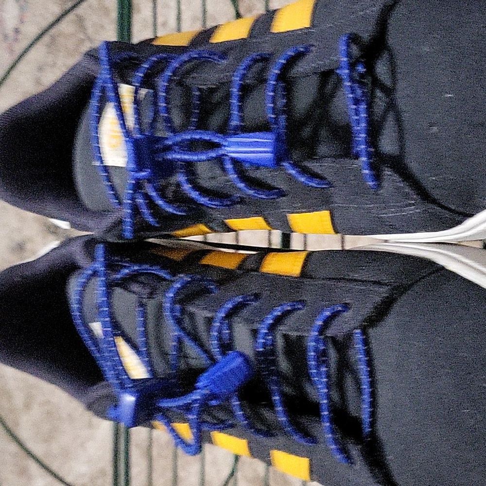 Sport shoes size 10 W